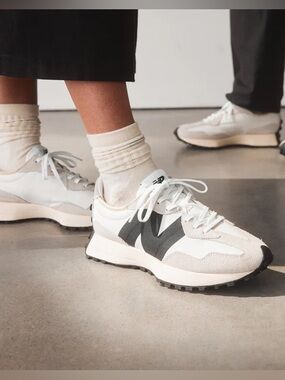🖤 USED New Balance 327 Sneakers